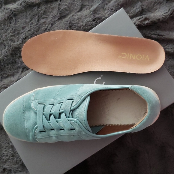 VIONIC Jean Suede Water Resistant Sneakers with "free socks" - Picture 5 of 7